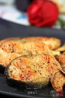 Pan-fried salmon steak