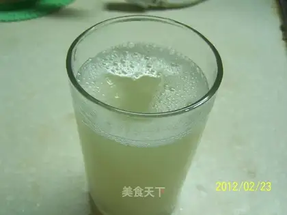 Rock sugar tremella pear soup