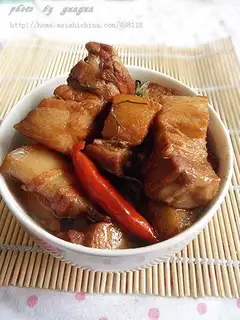 tea-scented pork belly