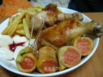 Fried chicken leg and ham toast roll