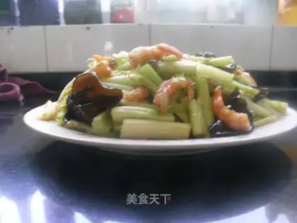 Seaweed mixed with celery heart