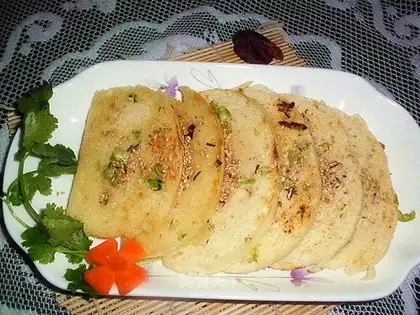 Roasted steamed buns with pepper salt and garlic