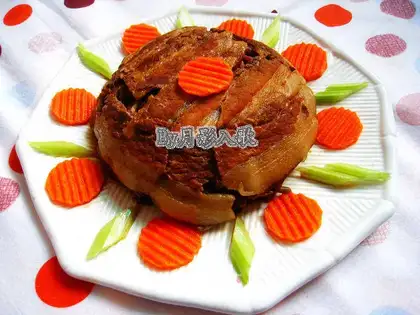 Braised pork with day lily