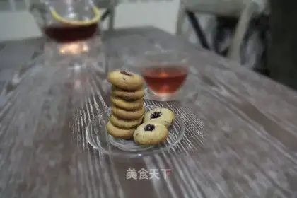 Rum-stained blueberry cookies