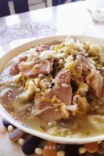 Stewed white pork with pickled cabbage