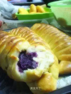 Purple potato pigtail bread