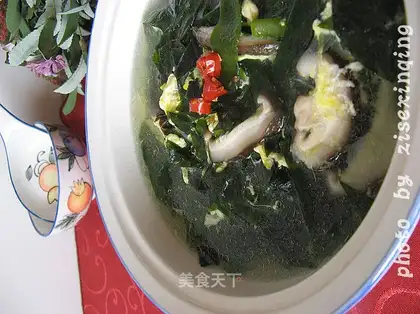 Mushroom and seaweed soup
