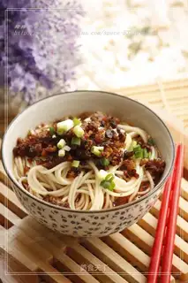 Crispy mushroom noodles
