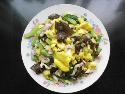 stir-fried sweet clover pork