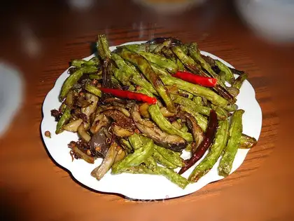 stir-fried beans and fresh mushrooms