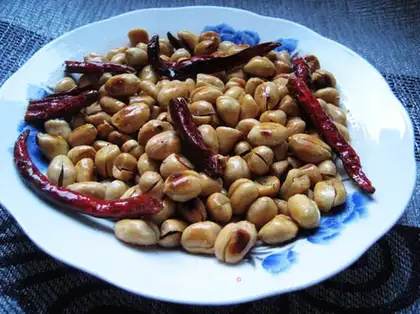 Spicy peanuts