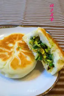 Pan-fried leek buns