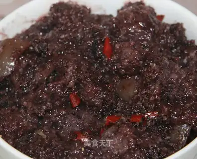 Steamed pork with black rice flour