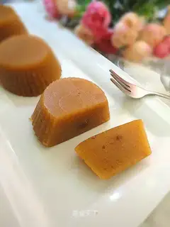 Cinnamum-scented hawthorn cake