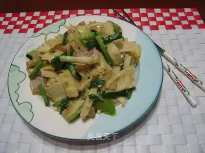 Fried pork slices with winter bamboo shoots