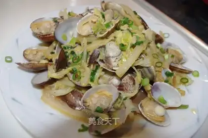 Steamed cabbage and clams