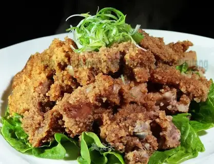 Steamed pork with rice flour