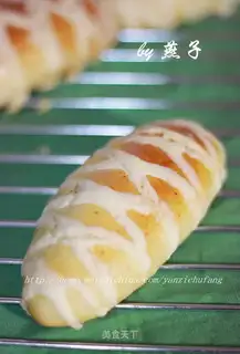 olive-shaped crispy bread