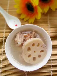 Lotus root and pork ribs soup