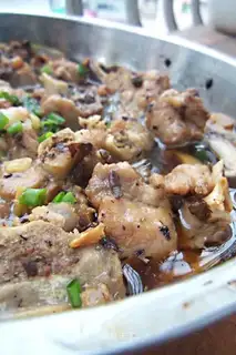 Steamed pork ribs with black bean and mushroom