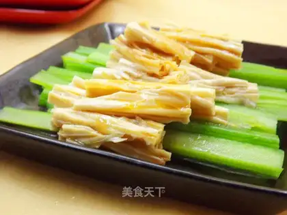 Celery mixed with tofu