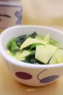 Spinach egg skin soup