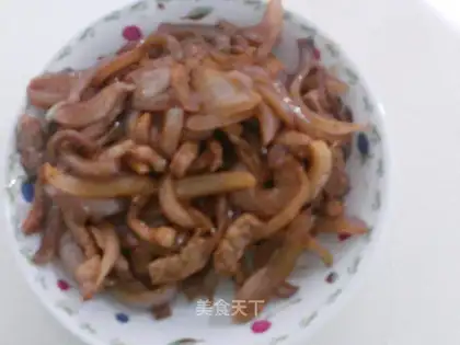 stir-fried shredded pork with onion