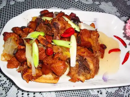 Electric rice cooker version of braised pork