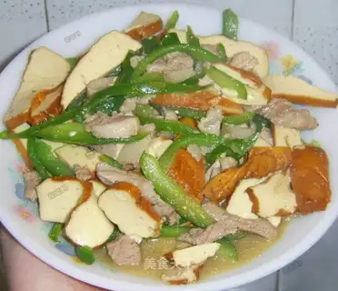 Fried shredded pork with dried tea and green pepper