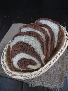Cocoa two-color toast