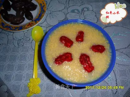 Red dates and sweet potatoes millet porridge