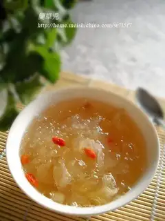 wolfberry sago and white fungus soup