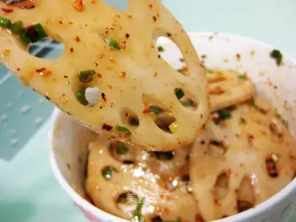 Spicy mixed lotus root slices