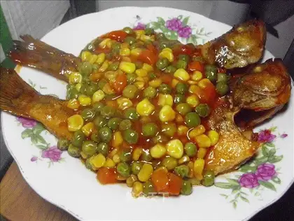 Perch in tomato sauce