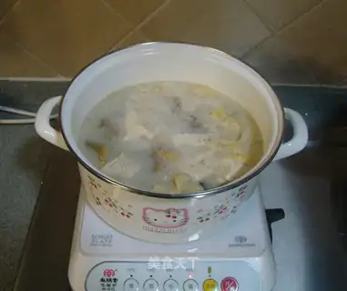 Bacon pork and mussel tofu soup
