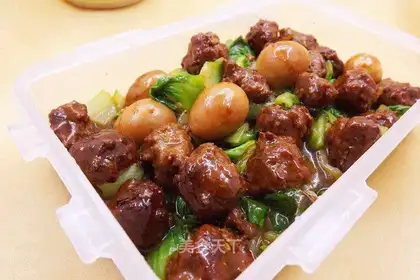 Quail egg meatballs and vegetable base