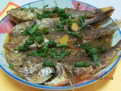Pan-fried small yellow croaker