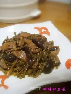 stir-fried pork with dried beans