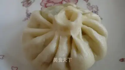 Vegetarian stuffed kidney bean buns