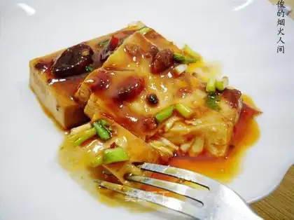 Dried roasted tofu with spicy sauce