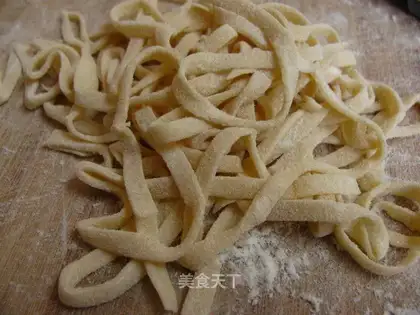 Hand-rolled egg noodles