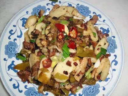 stir-fried water chestnuts with pickled cabbage