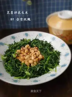 coriander mixed with peanuts