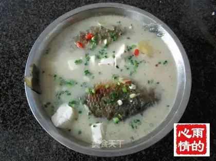 Crucian carp tofu soup