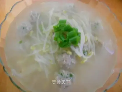 Bean sprout meatball soup