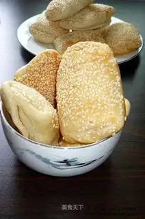 Crispy sesame seed cake
