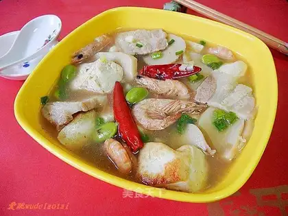 Pork belly, fresh shrimp and tofu casserole