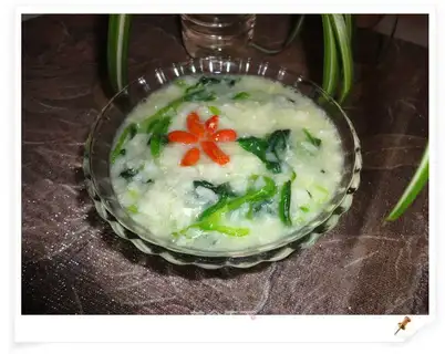 Chinese wolfberry spinach porridge