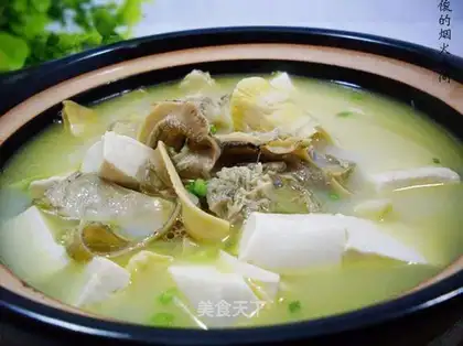 Stewed tofu with bamboo shoots and mussel