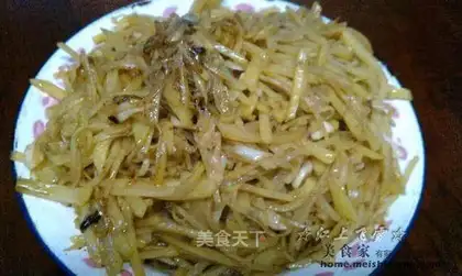 Home-cooked fried shredded potatoes